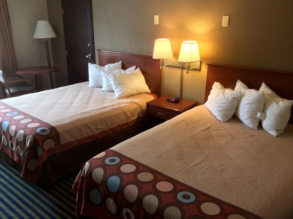 Super 8 By Wyndham Marshalltown Eksteriør billede