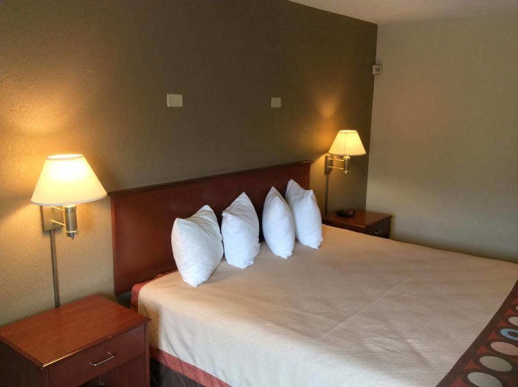 Super 8 By Wyndham Marshalltown Eksteriør billede